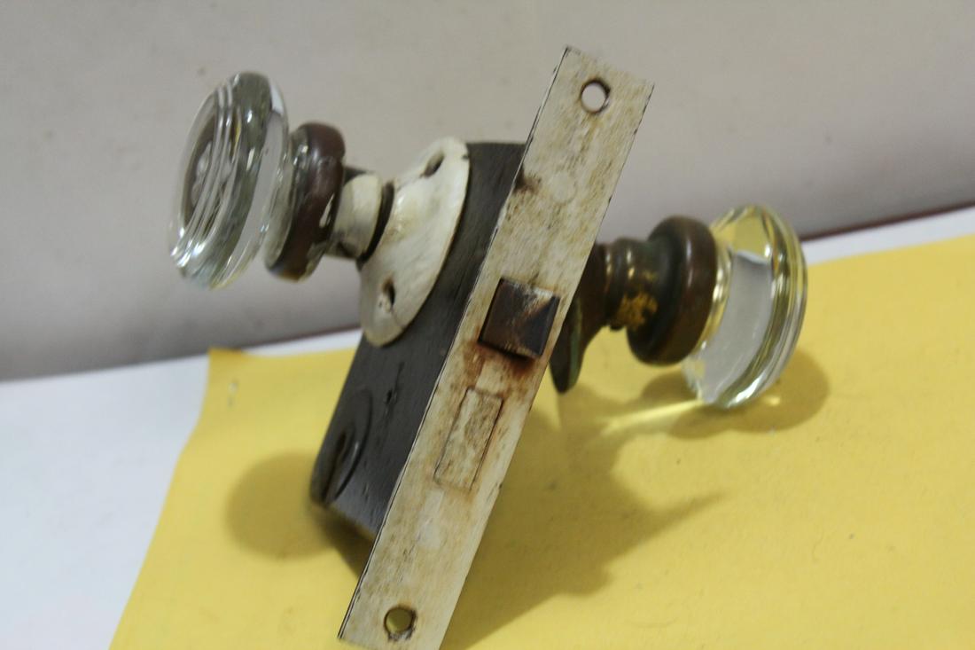 Glass Door Knobs: as shown