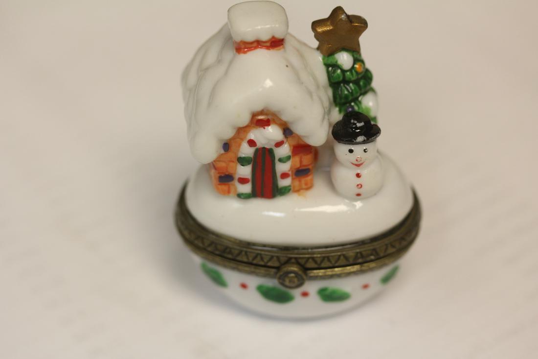 A Snowman Trinket Box: ceramic - please note: needs to be glued back - 2 7/8" tall