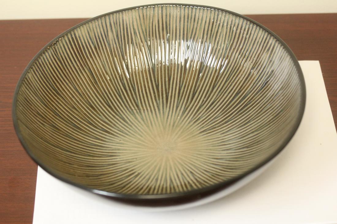 A Gibson Bowl: 10 inches in diameter