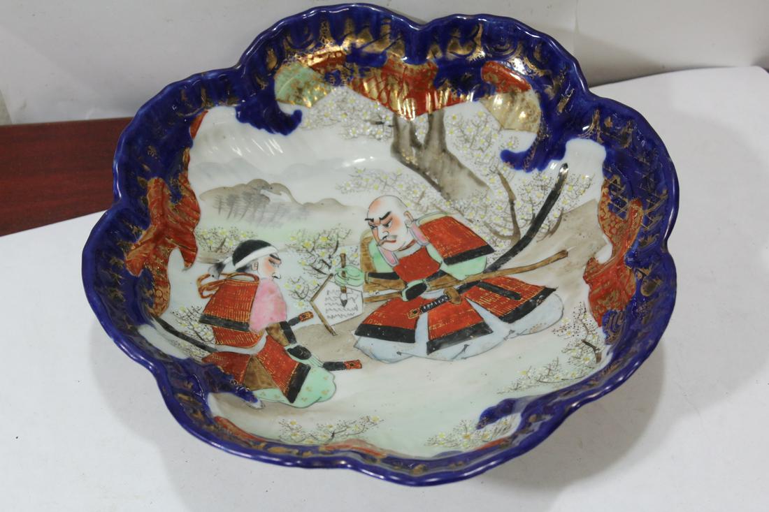 An Antique Japanese Kutani Warrior Bowl: 9 7/8" in diameter - please note: thight hairlines on the bottom of the bowl - very decorative bowl