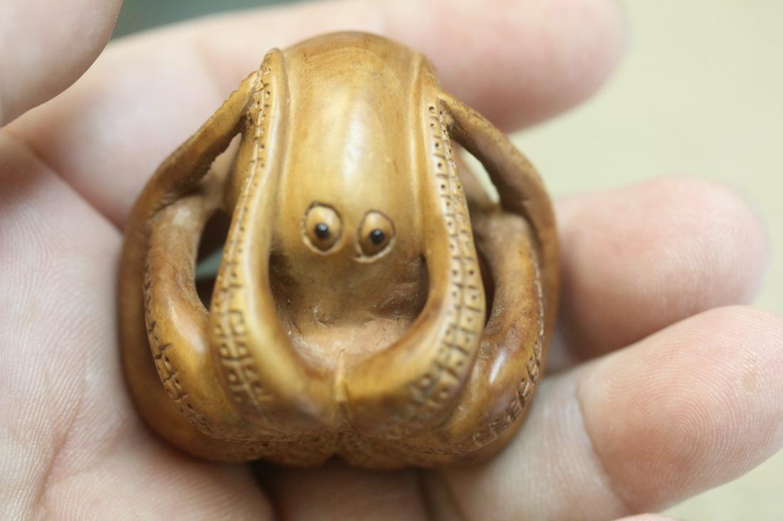 Signed Japanese Wooden Netsuke: 1 5/8" wide - a beautiful piece