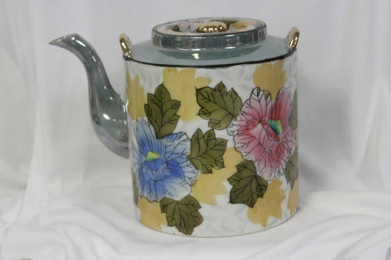 A Japanese Teapot (22781) on Jan 01, 2023 Lakeland Antique Bazaar in FL