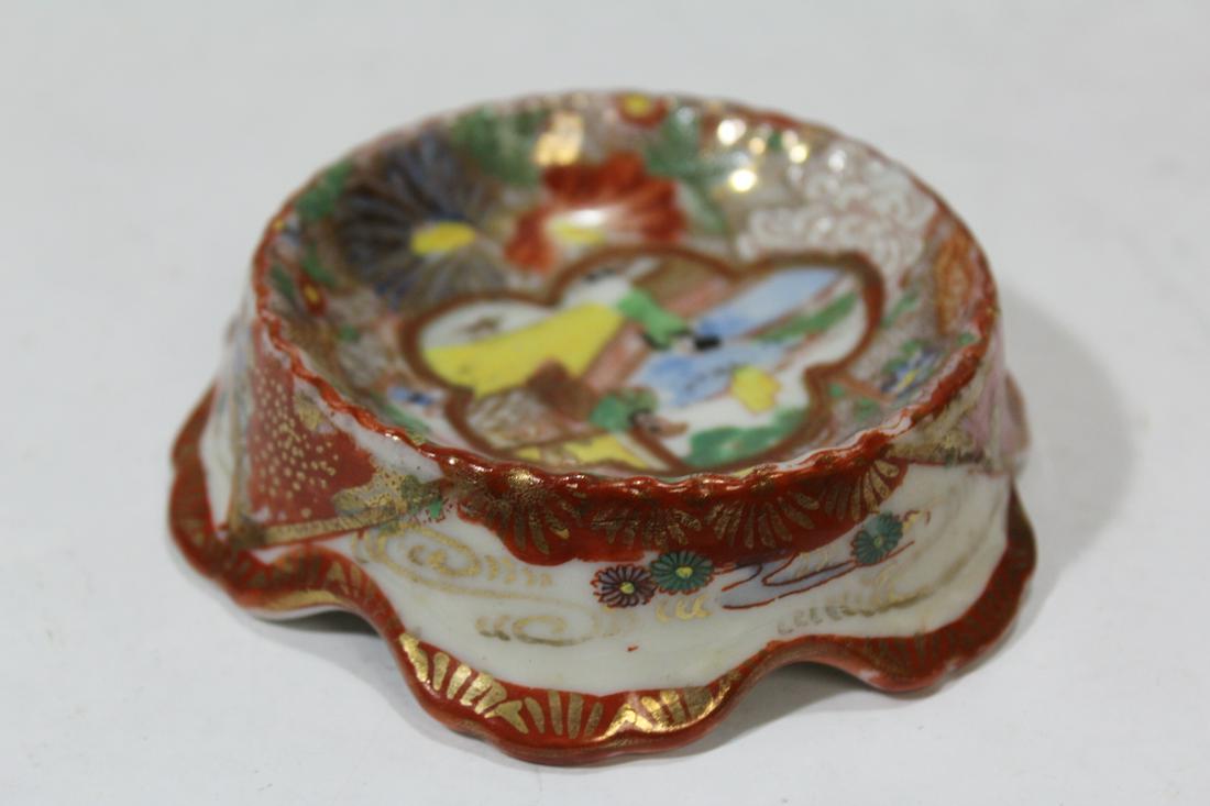 An Antique Japanese Kutani Ashtray?: 4 " in diameter - artist signed