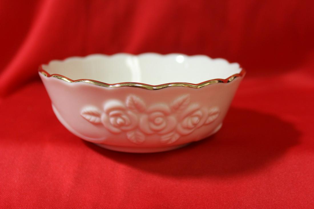 A Lenox Bowl: 4 5/8" in diameter