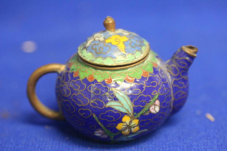 Miniature Cloisonne Teapot (59114) on Feb 12, 2023 Lakeland Antique Bazaar in FL