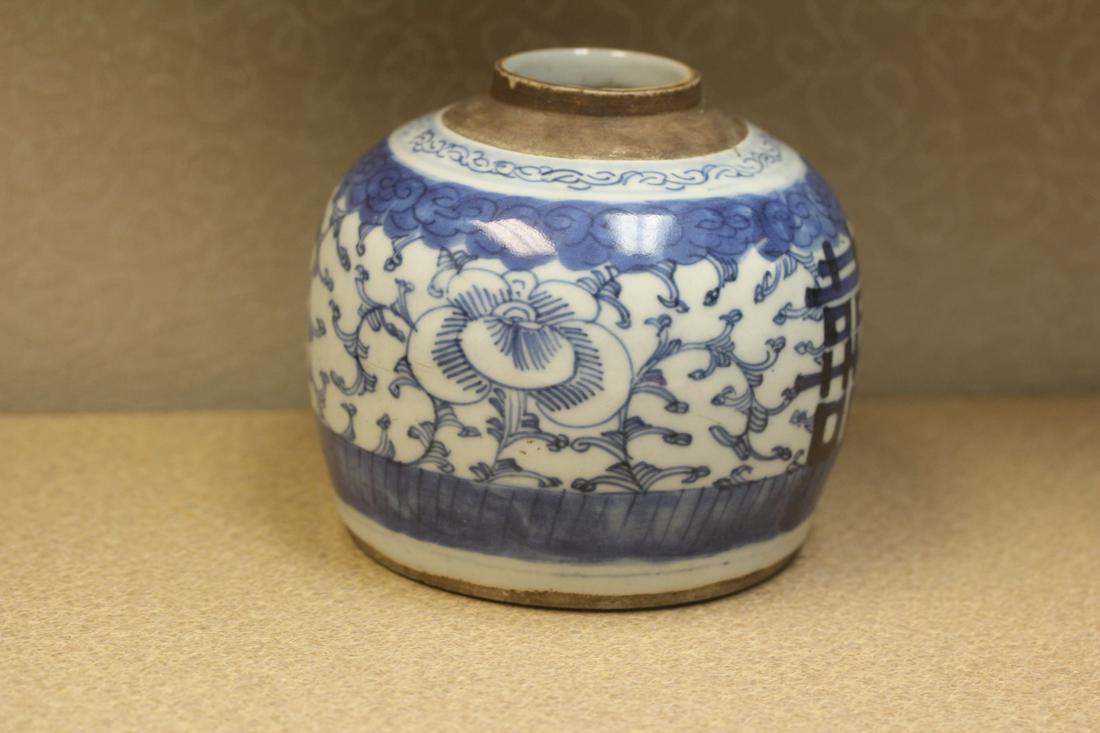Antique Chinese Blue and White Ginger Jar: 5 inches tall
