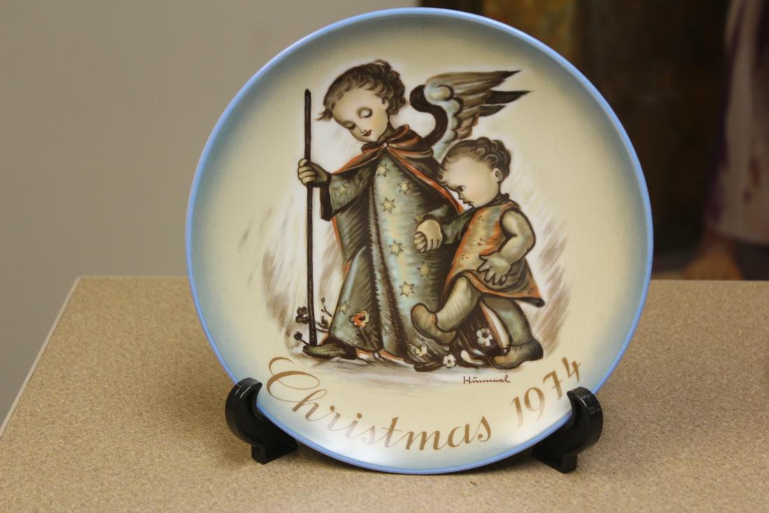 1974 Christmas Hummel Plate: 7 3/4" in diameter