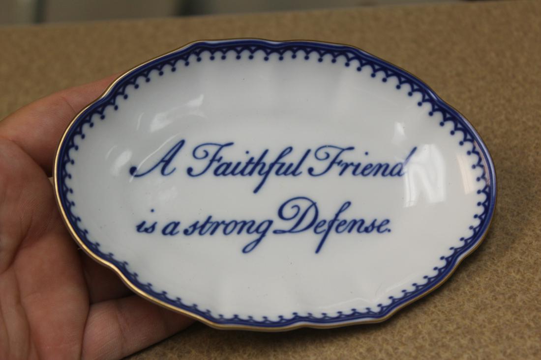 Mottahedeh Small Oval Plate: 5 3/4" in diameter