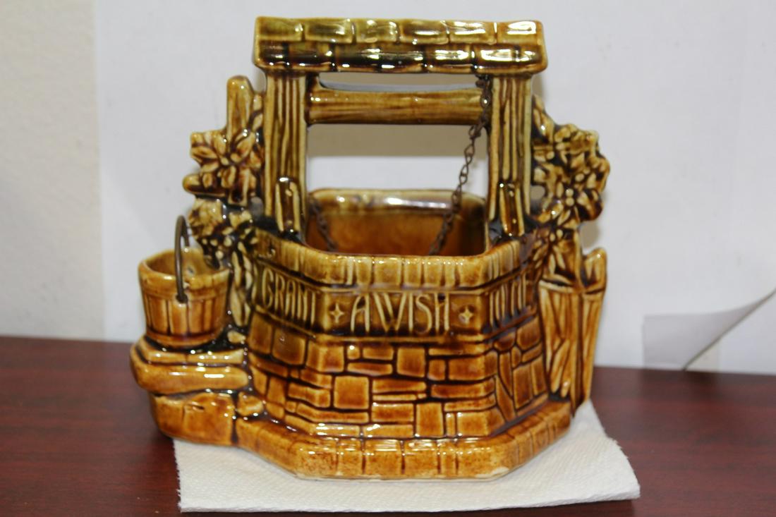 A McCoy Wishing Well Planter: 6 3/8" tall