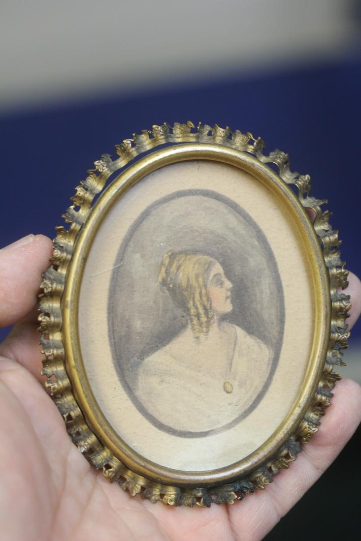 Brass picture frame: Vintage, inside diameter = 3"