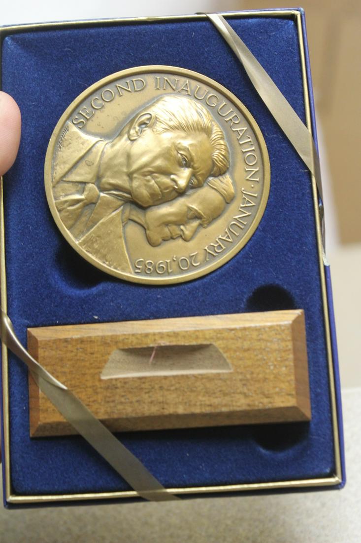 Second Inaguration 1985 Reagan and Bush Bronze Medal: with paperwork and stand - 2 3/4" in diameter