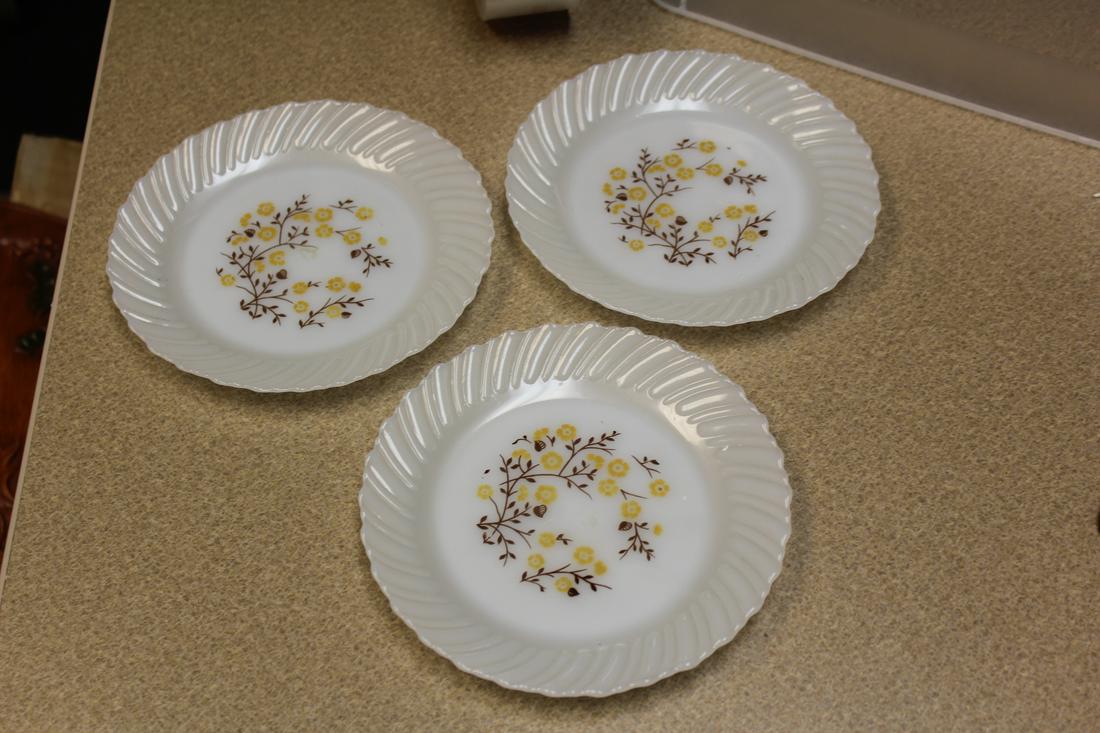 Set of 3 Pyrex Plates: 6 7/8" in diameter