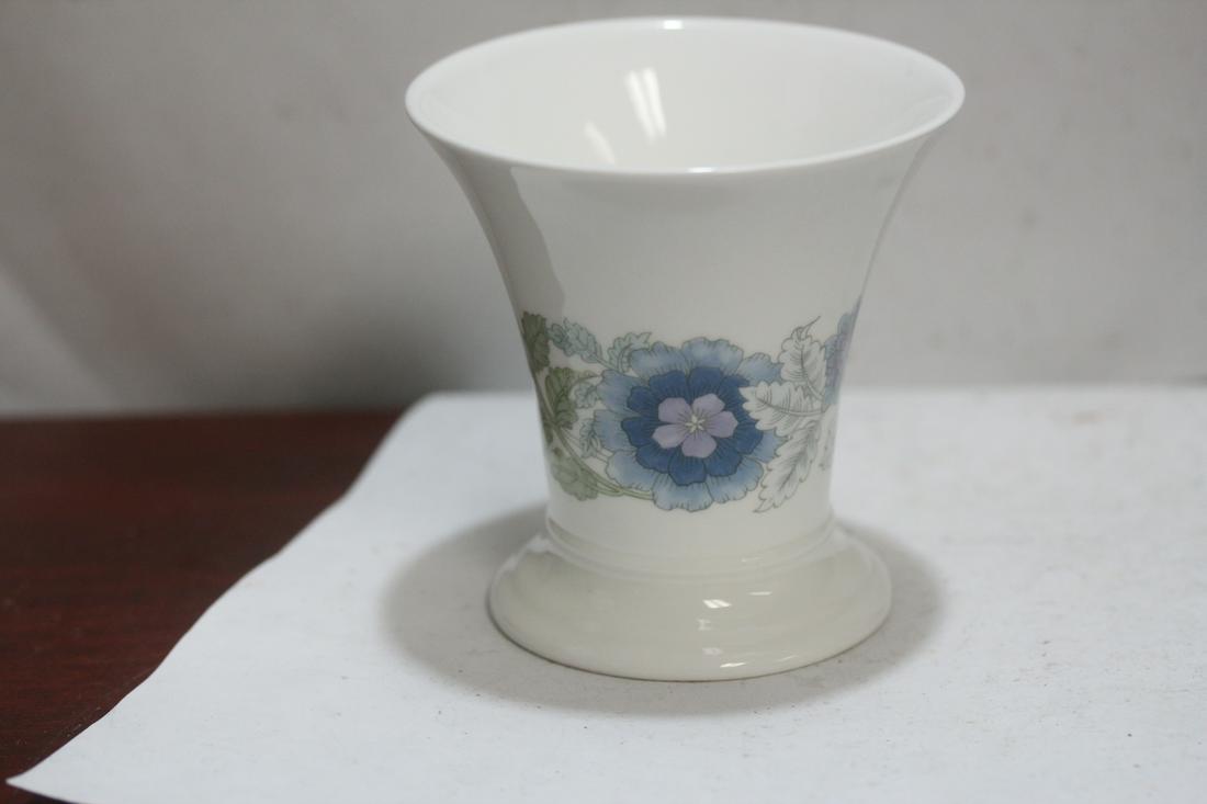 A Wedgwood Clementine Cup: possibly a vase - 3 1/2" tall