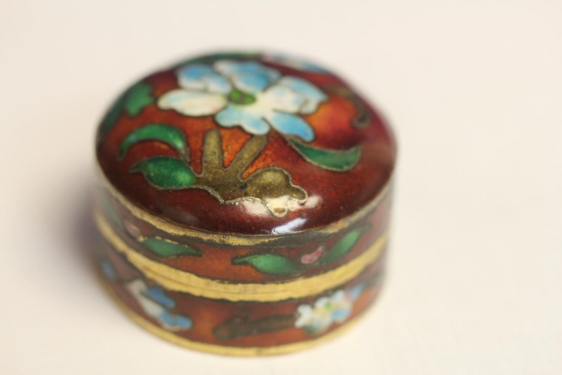 A Small Cloisonne Trinket Box: or pill box - 1 1/2" in diameter