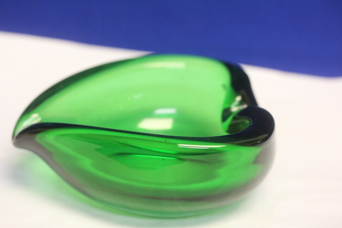 Artglass Green Ashtray: heart shape - 5 inches across