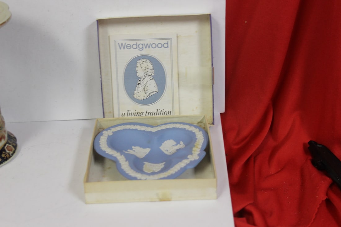 Wedgwood Jasperware Personal Ashtray: 4 1/4" in diameter