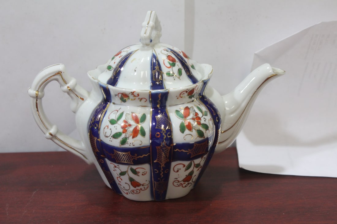 An Antique/Vintage Japanese Teapot: measures 8 3/4" across from spout to handle