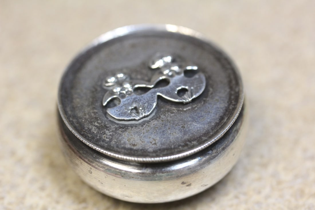 Sterling Floral Pill Box: please note= minor dent