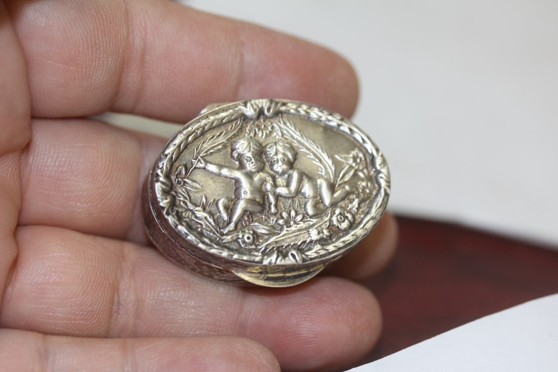 A Sterling Ornate Pill Box: 1 1/2" long