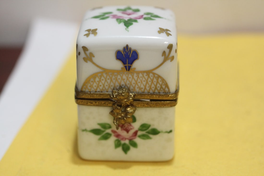 A Limoges Peint Mein Trinket Box: with perfume bottle - 2 3/8" tall