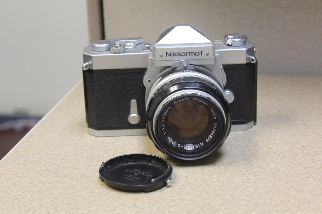 Nikkormat Nikon Camera: don't know if works or not