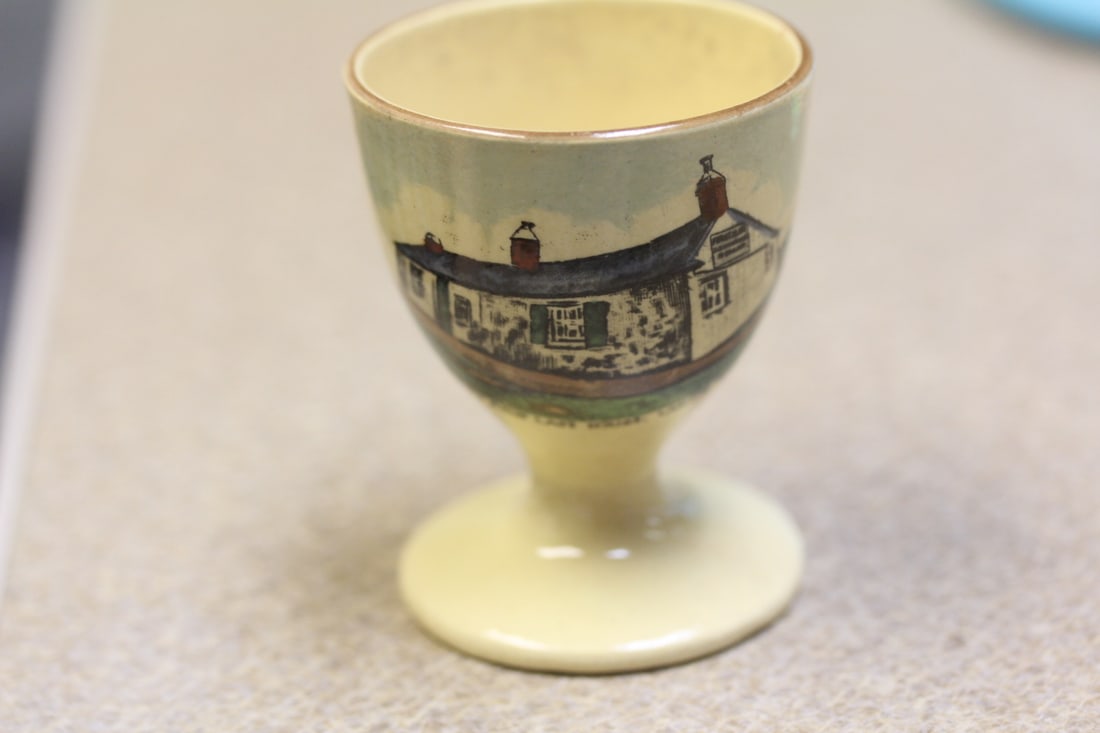 Ceramic Egg Holder: Royal Buff Goss - 2 1/2" tall