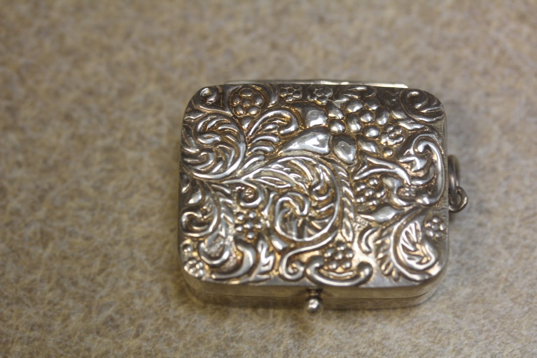 Ornate Sterling Pill Box: unmarked, but tested as sterling - 1 5/8" across