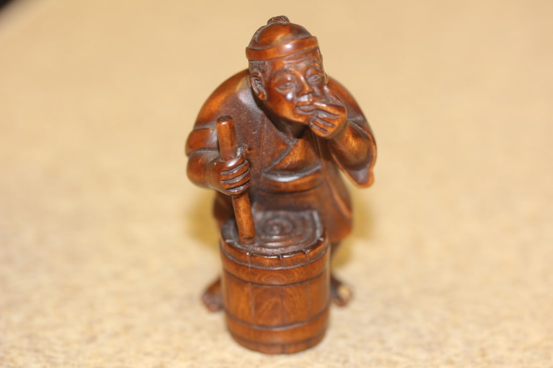 Signed Japanese Wood Netsuke: as shown