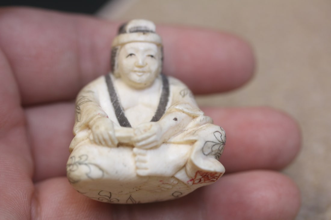 Japanese Carved Bone Netsuke: signed - 1 3/4" tall