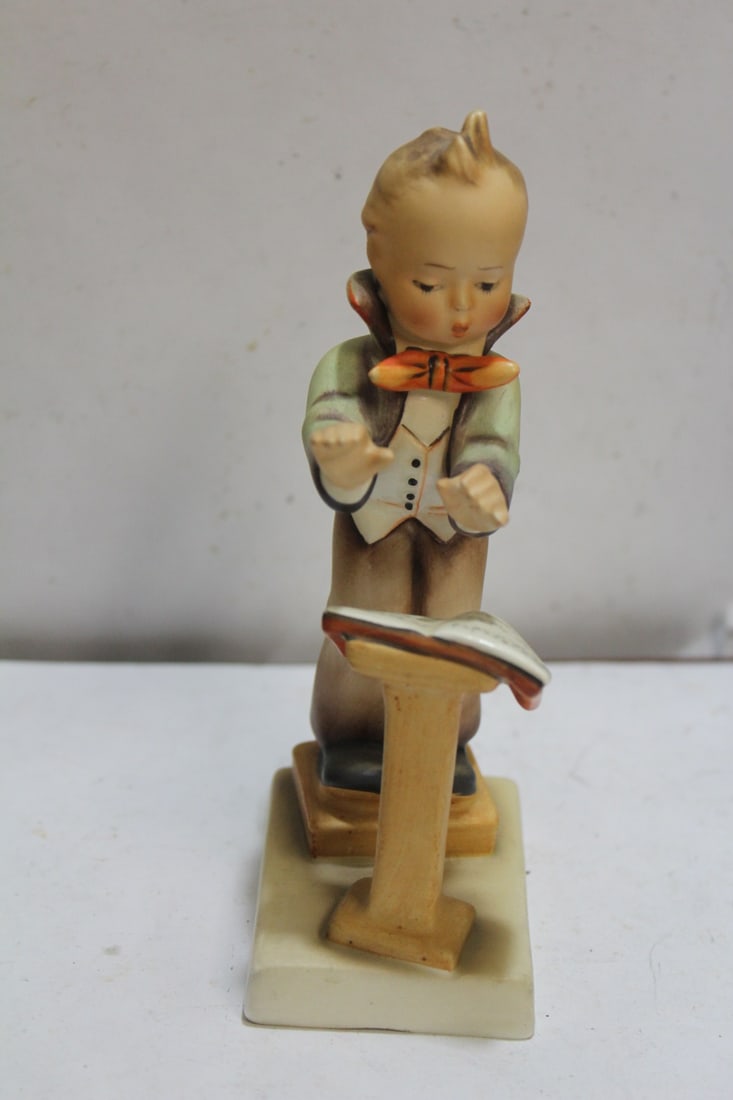 A Full Bee Hummel Figurine: old - 6 1/4" tall