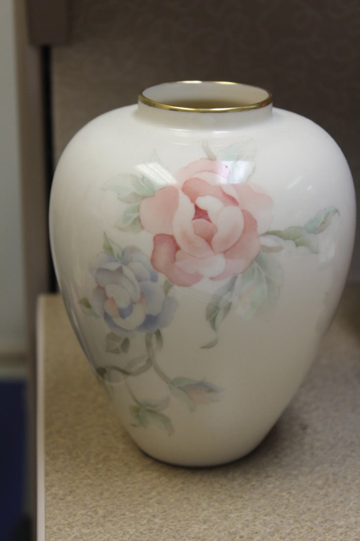 Lenox Vase: 6 3/8" tall
