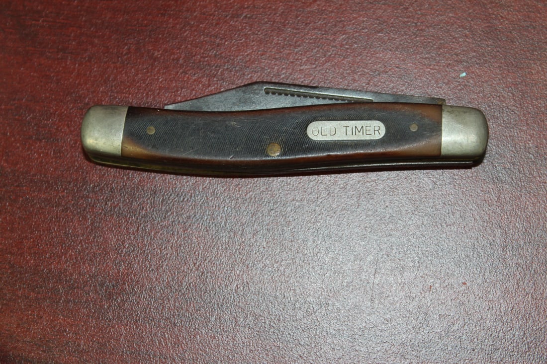 An Old Timer Pocket Knife: worn - 4" long
