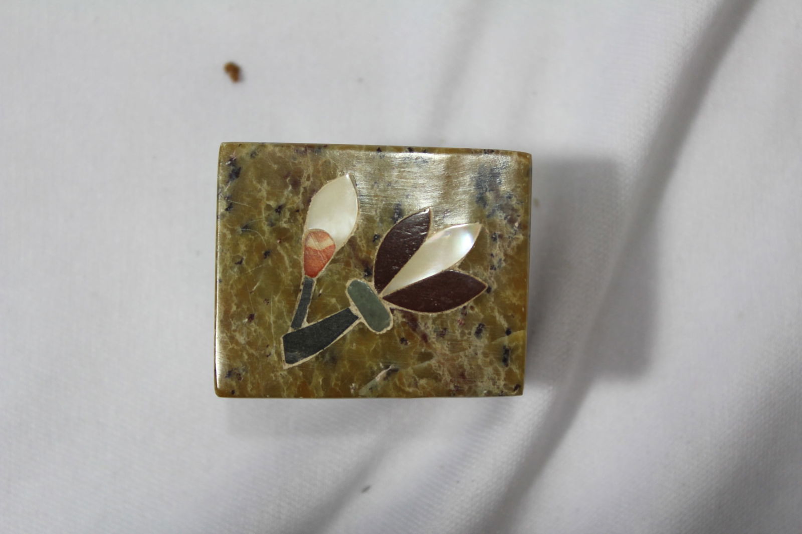 An Inlaid Small Stone Trinket or Pill Box: 1 1/2" across
