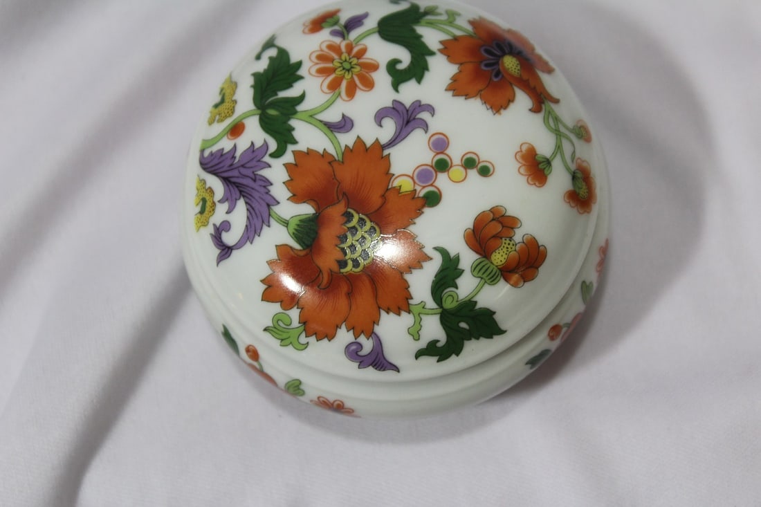 A Limoges Pastaud Round Ceramic Box: Approximately 3" in diameter