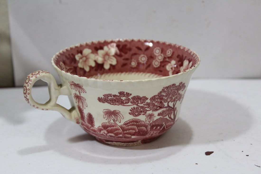 An Antique Copeland Spode Transferware Cup: 4 1/2" in diameter