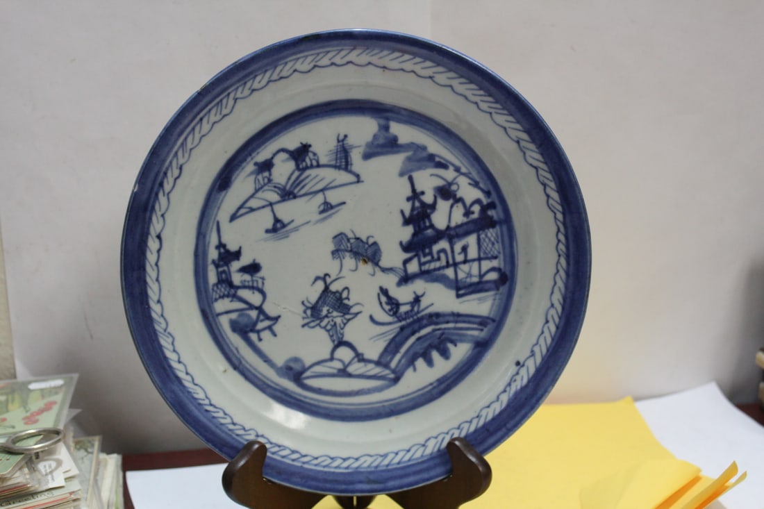 A Chinese Export Canton Pattern Blue and White Plate: 19th century -10" in diameter