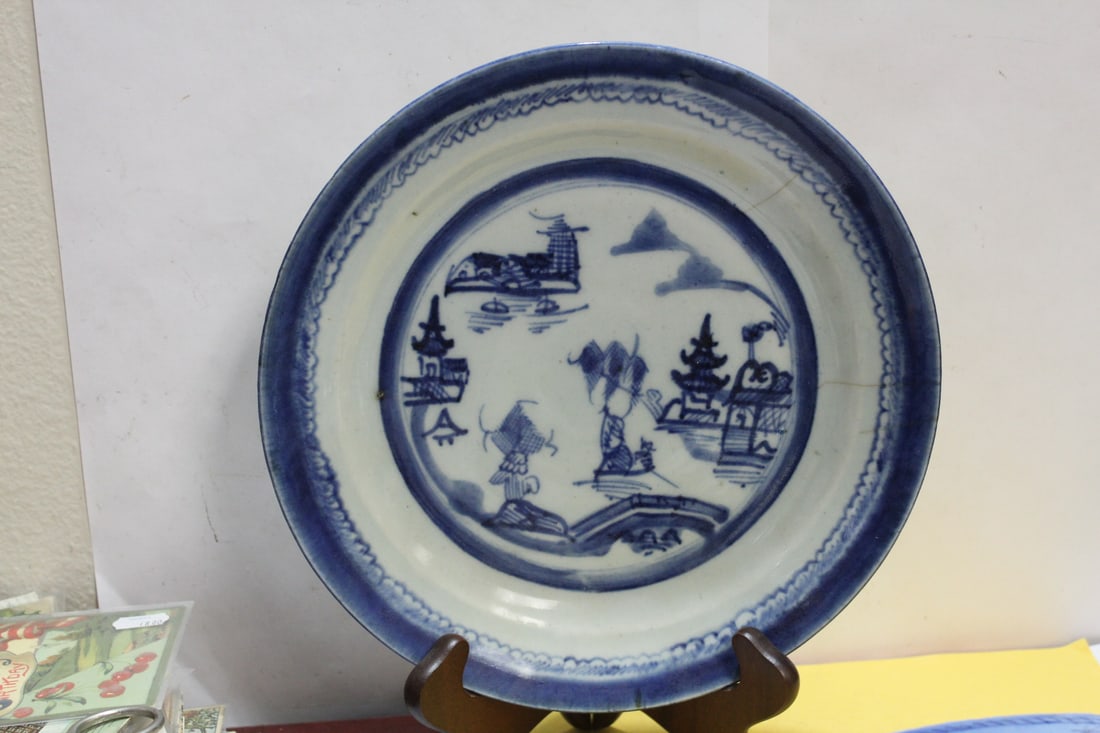 A Chinese Export Canton Pattern Blue and White Plate: 20th century - 9 3/4" in diameter - please note: hairlines as shown