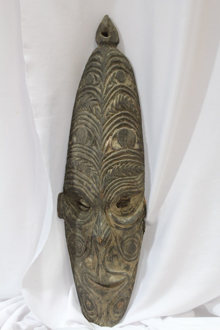 A Vintage African Wood Wall Hanger: 16 3/4" long