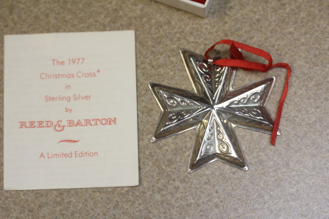 1977 Reed and Barton Sterling Silver Christmas Ornament: sterling silver