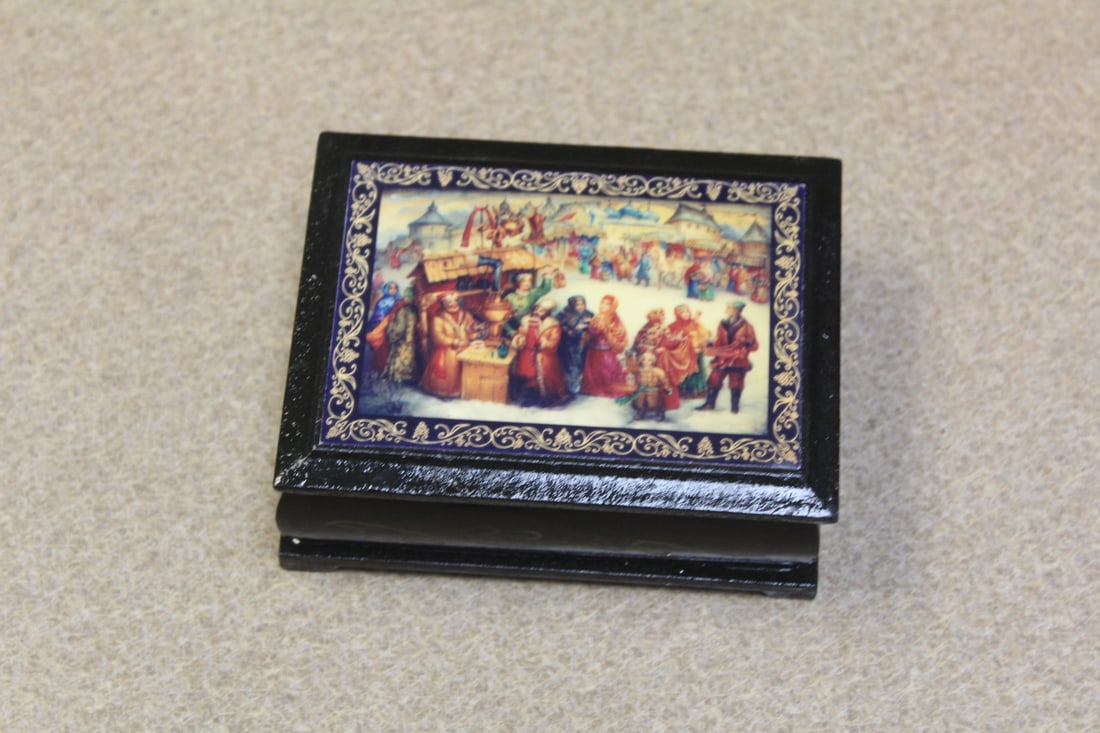 Russian Lacquer Box: 4 inches across