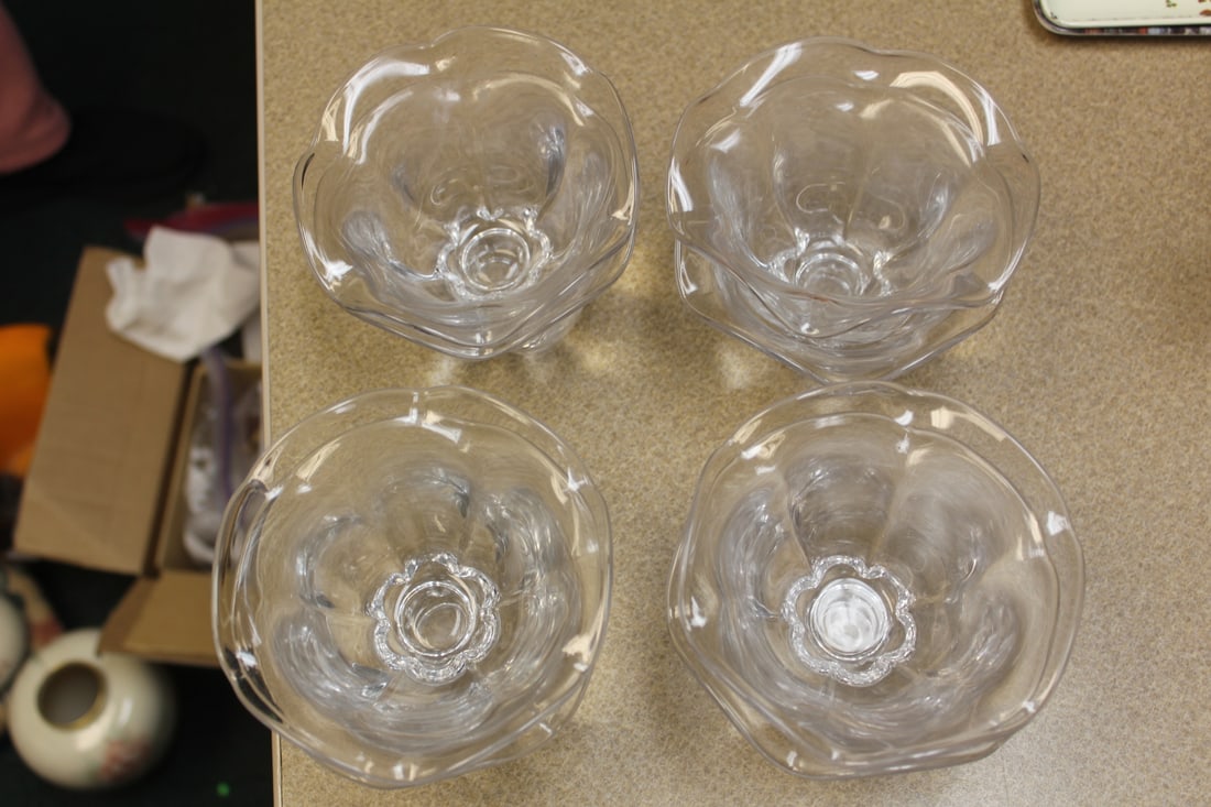 Set of 8 Ice Cream Cups: 4 1/2" in diameter