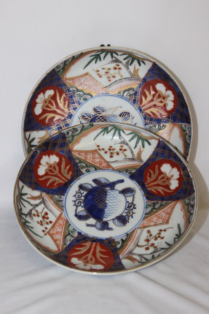 Set of 2 Japanese Imari Plates: 19th century - 7 1/4" in diameter each