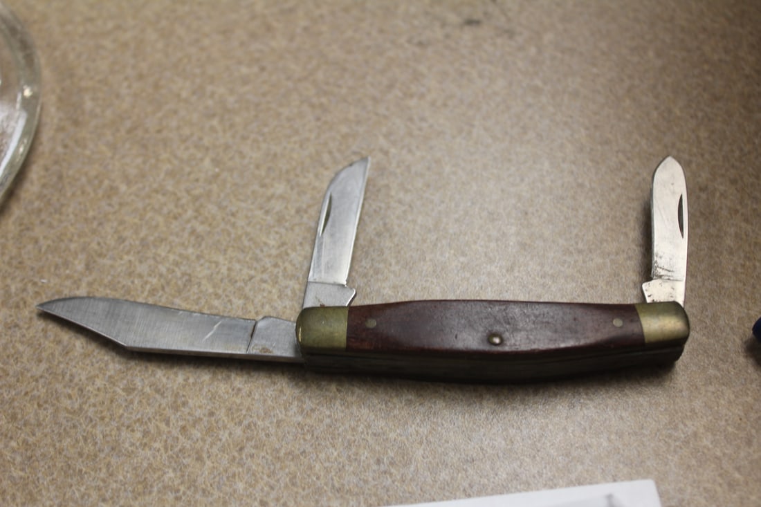 Sears Pocket Knife: 3 3/8" long when folded