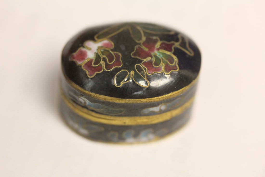 A Miniature Chinese Cloisonne Trinket Box: cute design