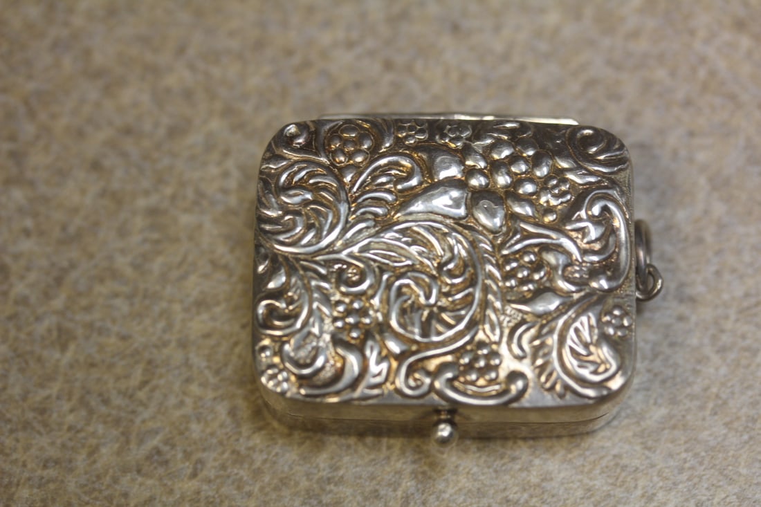 Ornate Sterling Pill Box: unmarked, but tested as sterling - 1 5/8" across