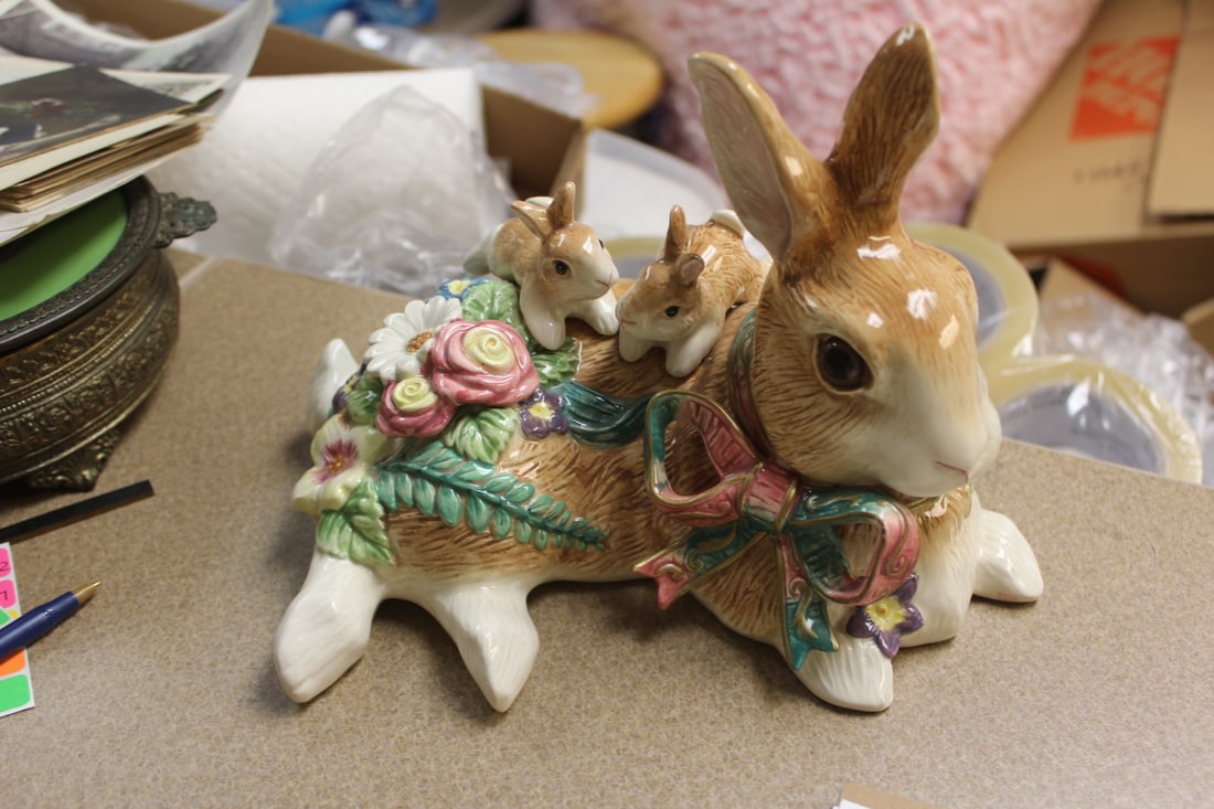 Fitz and Floyd Pottery Rabbit: 9" across