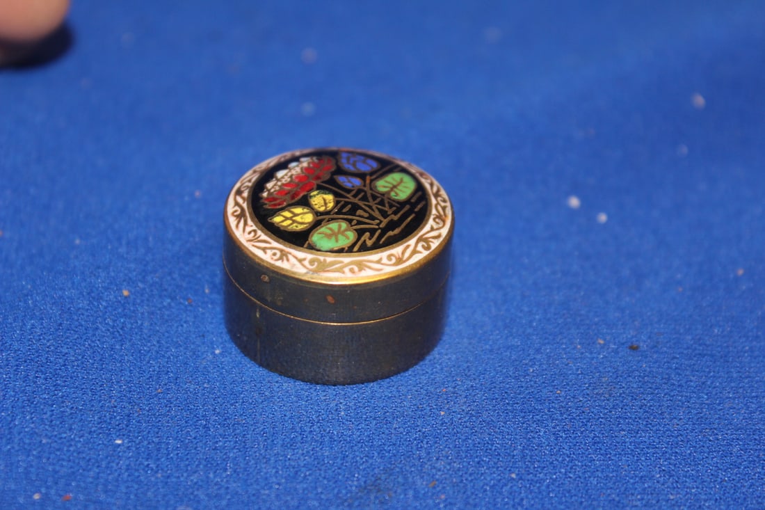 Enamel Metal Trinket Box: as shown