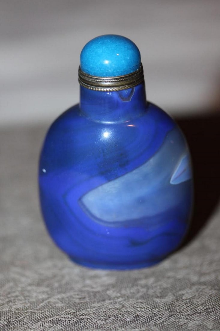 Chinese Blue Banded Agate Snuff Bottle: 2 3/4" tall