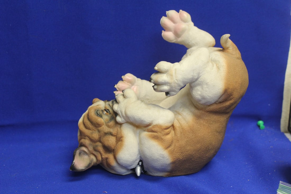 Resin Bulldog: 7 5/8" tall