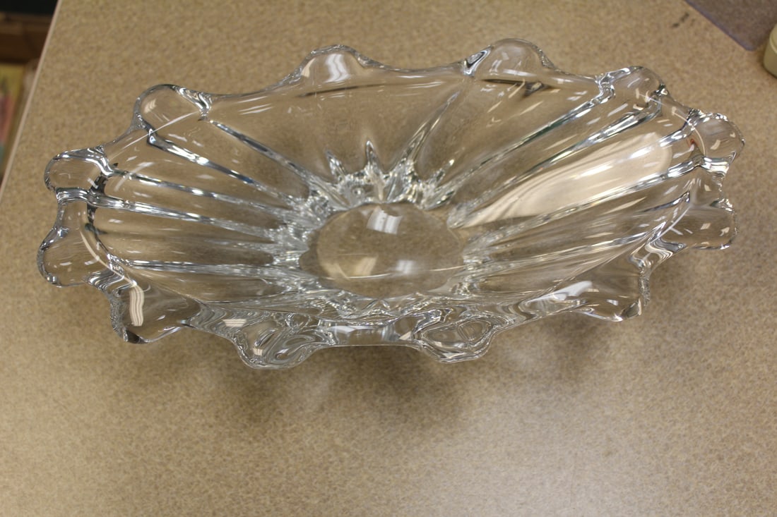Signed Daum Nancy France Crystal Bowl: 12 3/8" across